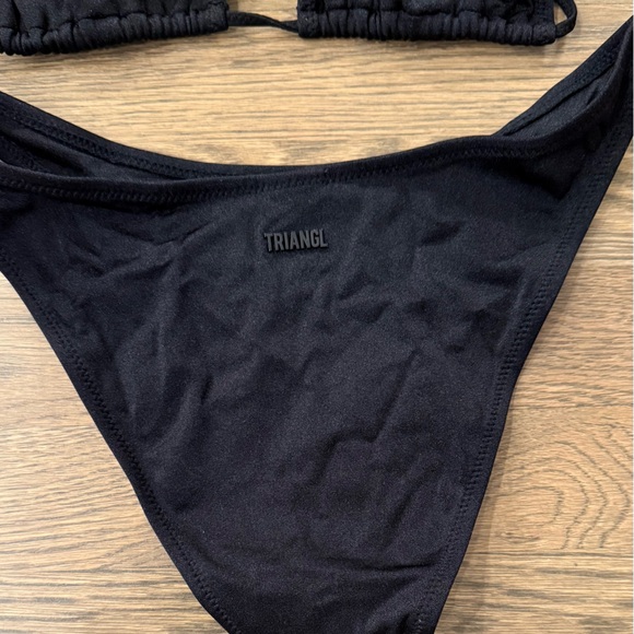 Black Triangle Bikini Set String size XS top Medium bottoms with bag LIKE NEW - Picture 6 of 7